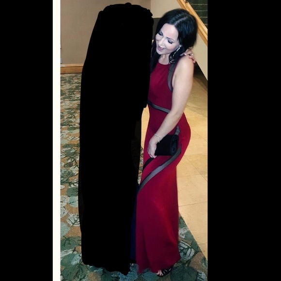 Dark red dress with black mesh details. - Picture 6 of 6